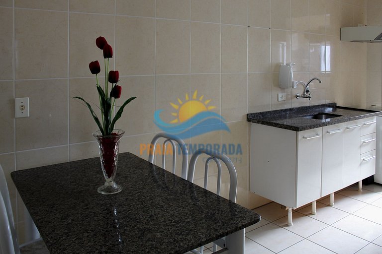 Apartamento 2 dormitórios com piscina e vista pro mar