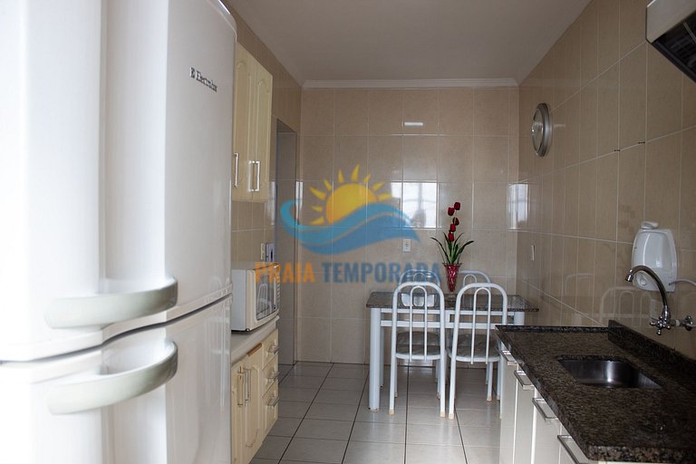 Apartamento 2 dormitórios com piscina e vista pro mar