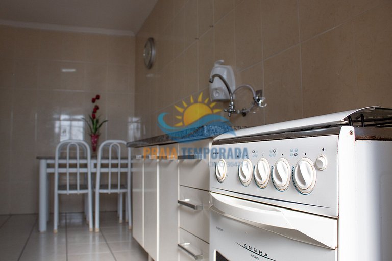 Apartamento 2 dormitórios com piscina e vista pro mar