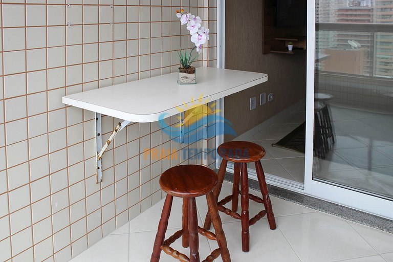 Apartamento com sacada gourmet e linda vista para praia