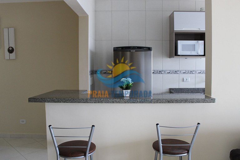 Apartamento com sacada gourmet e linda vista para praia