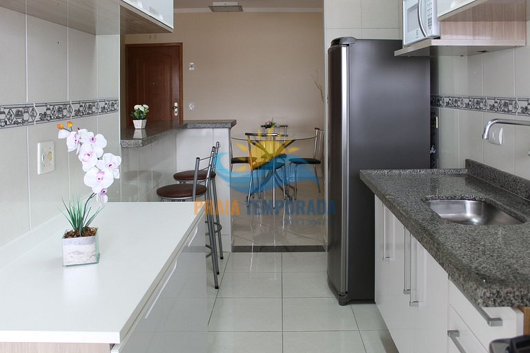 Apartamento com sacada gourmet e linda vista para praia