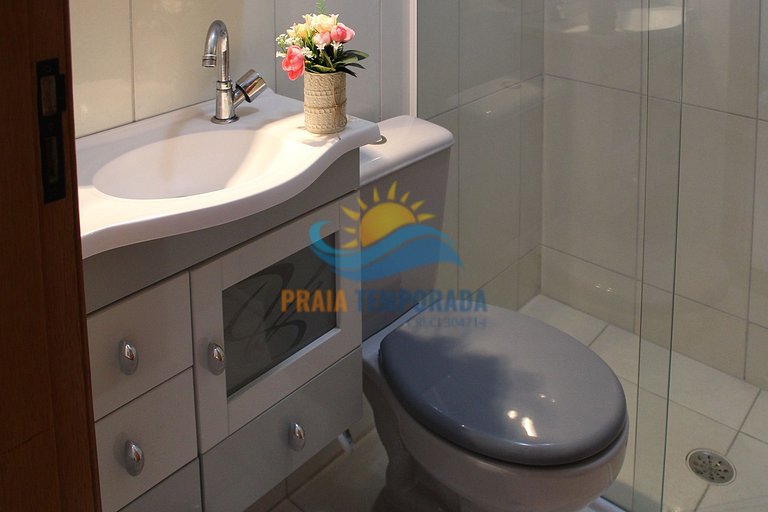 Apartamento com sacada gourmet e linda vista para praia