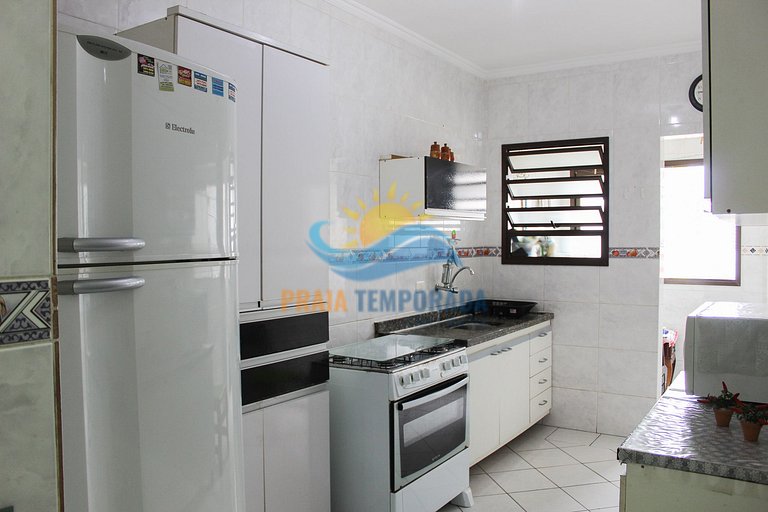 Apartamento 2 dormitórios com piscina e vista pro mar