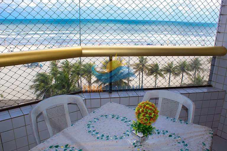 Apartamento 2 dormitórios com piscina e vista pro mar