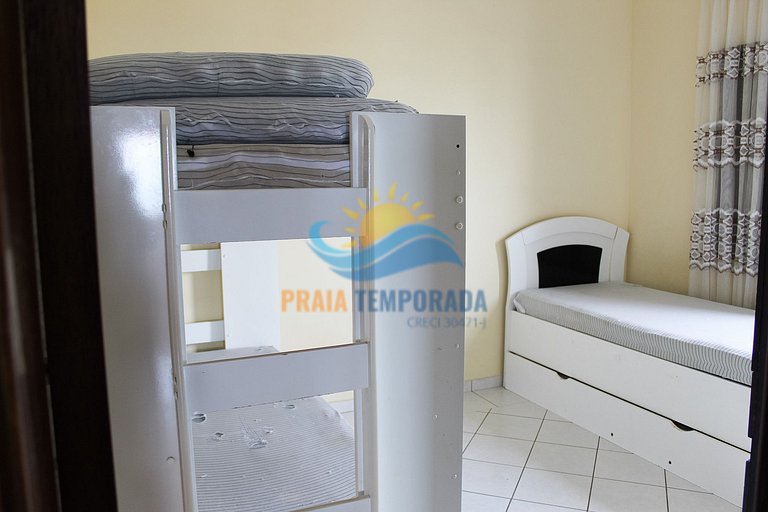 Apartamento 2 dormitórios com piscina e vista pro mar