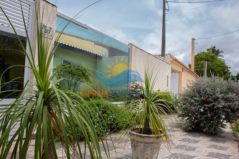 Linda casa em Peruíbe com churrasqueira e fogão a lenha