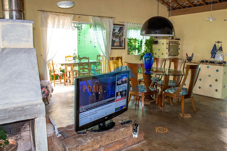 Linda casa em Peruíbe com churrasqueira e fogão a lenha