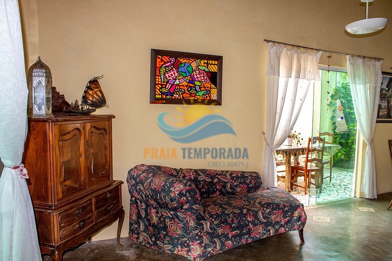 Linda casa em Peruíbe com churrasqueira e fogão a lenha