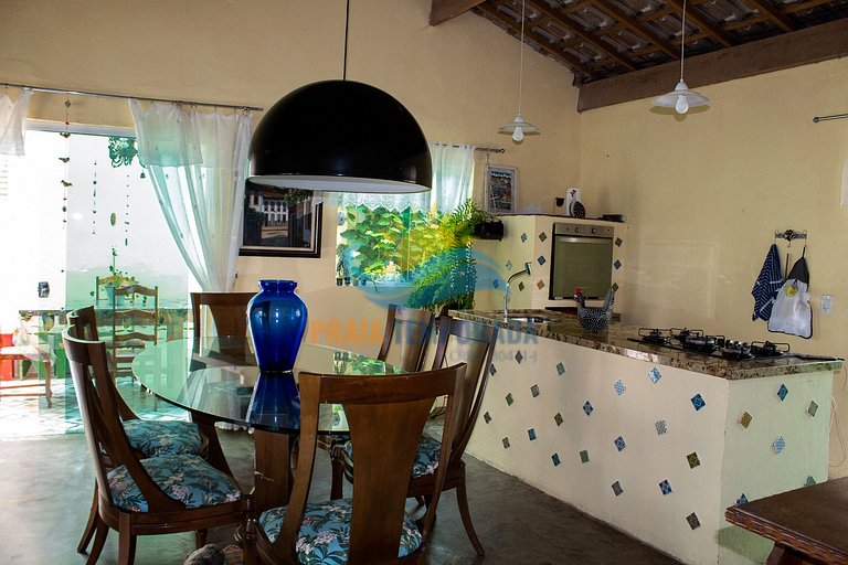 Linda casa em Peruíbe com churrasqueira e fogão a lenha