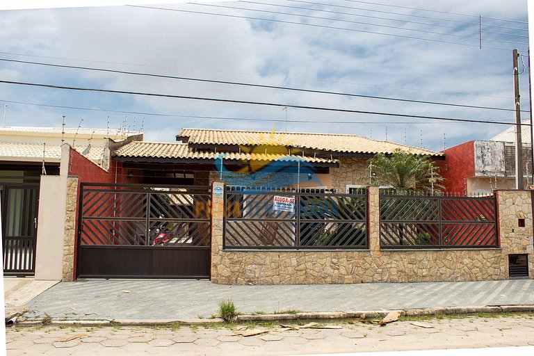 Linda casa em Peruíbe com Piscina , Churrasqueira