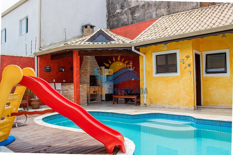 Linda casa em Peruíbe com Piscina , Churrasqueira