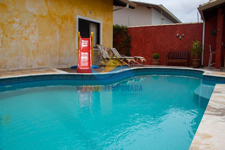 Linda casa em Peruíbe com Piscina , Churrasqueira