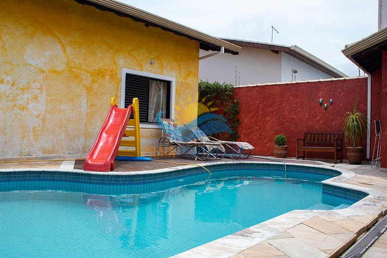 Linda casa em Peruíbe com Piscina , Churrasqueira