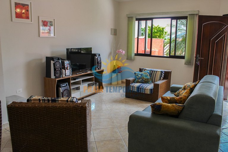 Linda casa em Peruíbe com Piscina , Churrasqueira