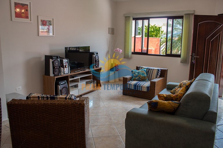 Linda casa em Peruíbe com Piscina , Churrasqueira