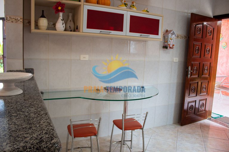 Linda casa em Peruíbe com Piscina , Churrasqueira