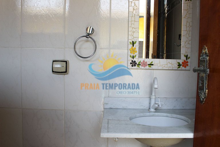 Linda casa em Peruíbe com Piscina , Churrasqueira