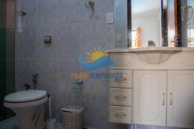 Linda casa em Peruíbe com Piscina , Churrasqueira