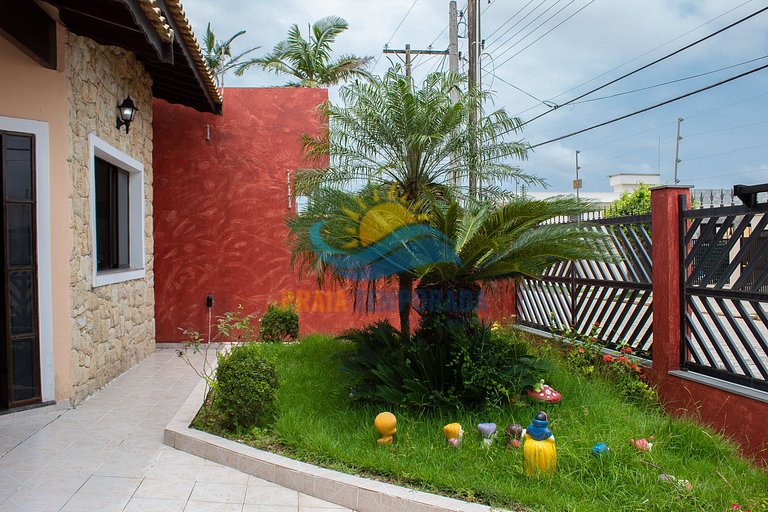 Linda casa em Peruíbe com Piscina , Churrasqueira