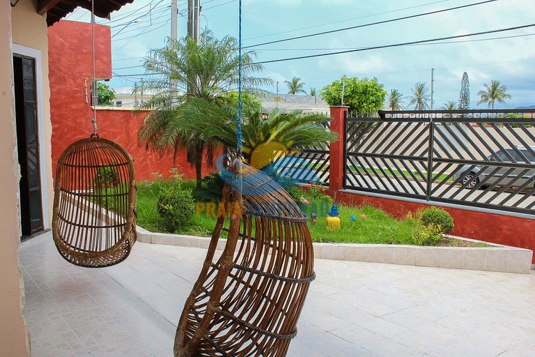 Linda casa em Peruíbe com Piscina , Churrasqueira