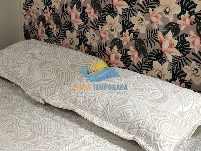 Apartamento 2 dormitórios com piscina e vista pro mar