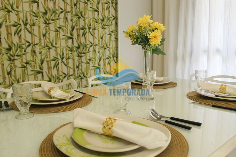 Apartamento 2 dormitórios com piscina e vista pro mar
