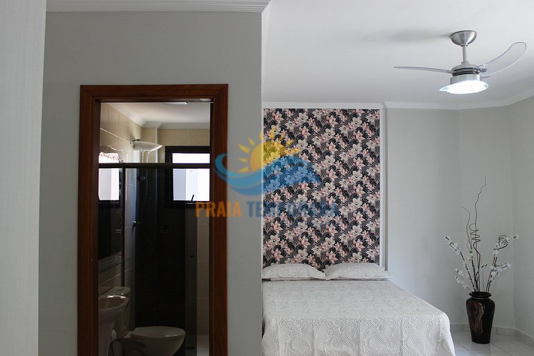 Apartamento 2 dormitórios com piscina e vista pro mar