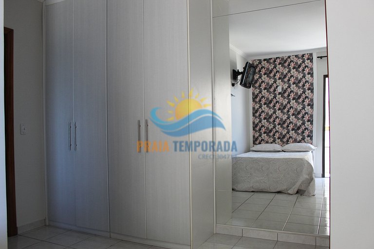 Apartamento 2 dormitórios com piscina e vista pro mar