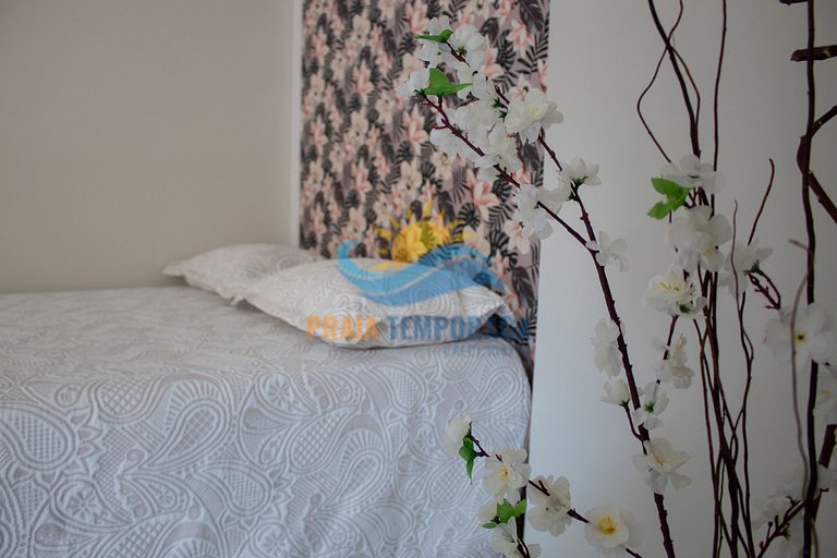 Apartamento 2 dormitórios com piscina e vista pro mar