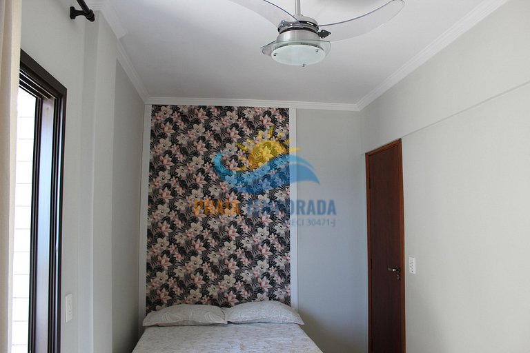 Apartamento 2 dormitórios com piscina e vista pro mar