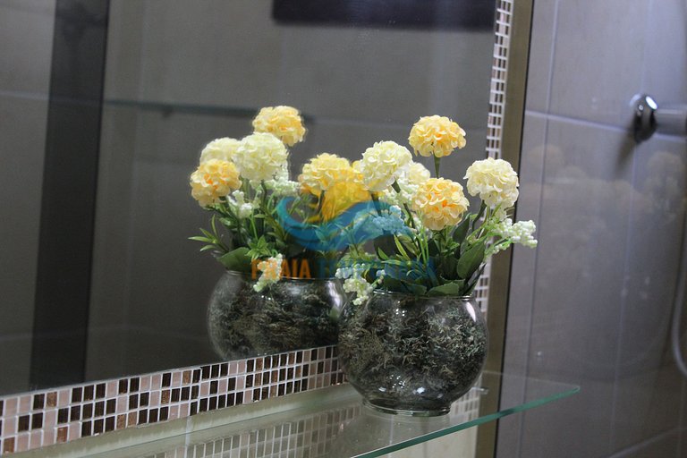 Apartamento 2 dormitórios com piscina e vista pro mar