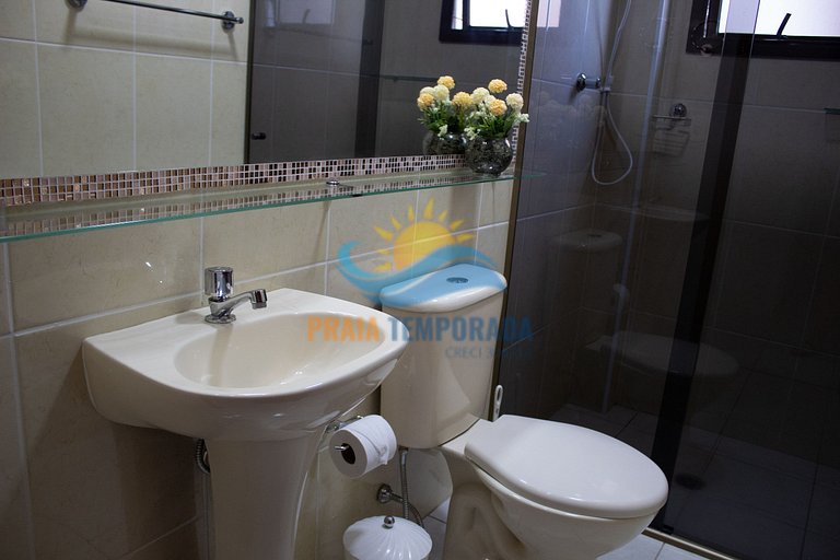 Apartamento 2 dormitórios com piscina e vista pro mar