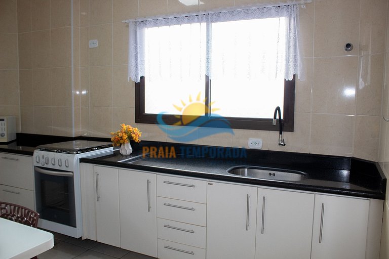 Apartamento 2 dormitórios com piscina e vista pro mar