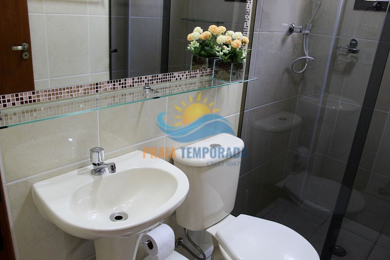 Apartamento 2 dormitórios com piscina e vista pro mar