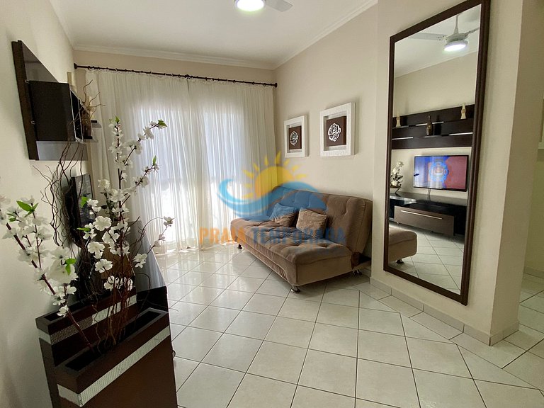 Apartamento com sacada com vista para o mar e piscina