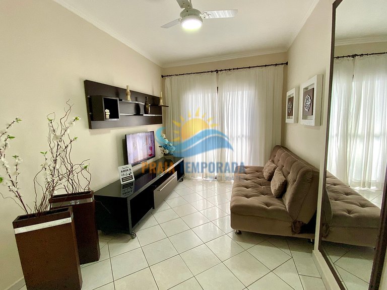 Apartamento com sacada com vista para o mar e piscina