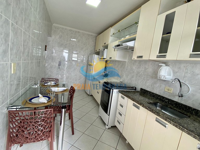 Apartamento com sacada com vista para o mar e piscina