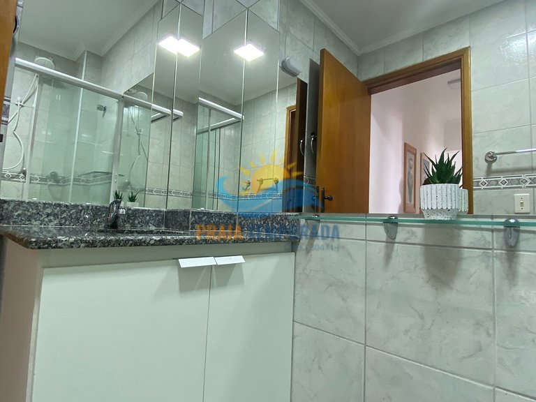 Apartamento com churrasqueira e linda vista para o mar