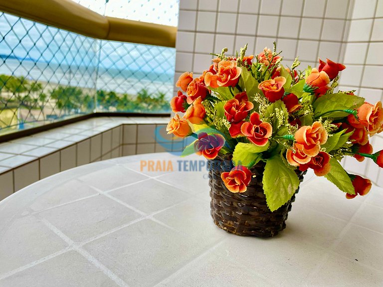 Apartamento com linda vista para o mar, prédio com piscina