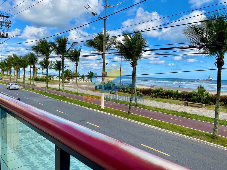 Apartamento com 2 sacadas e linda vista para o mar