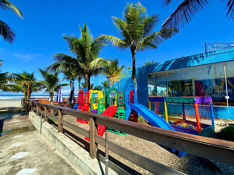 Apartamento frente ao mar com piscina com cascata