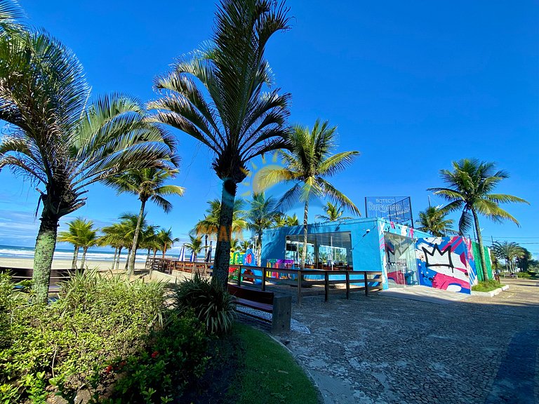 Apartamento frente ao mar com piscina com cascata