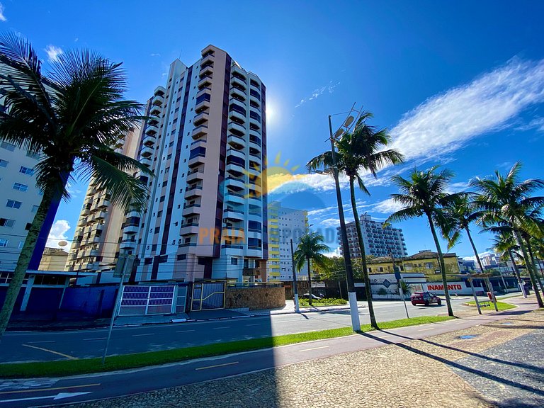 Apartamento com sacada com vista para o mar e piscina