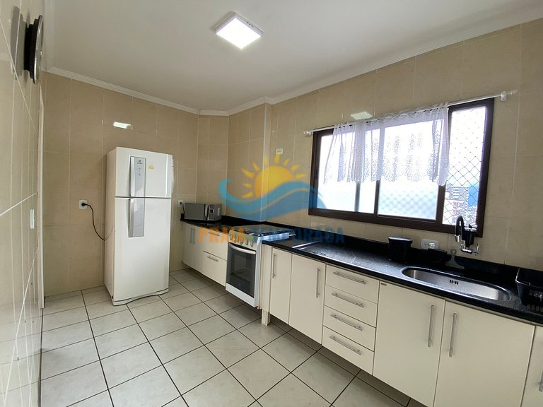 Apartamento 2 dormitórios com piscina e vista pro mar