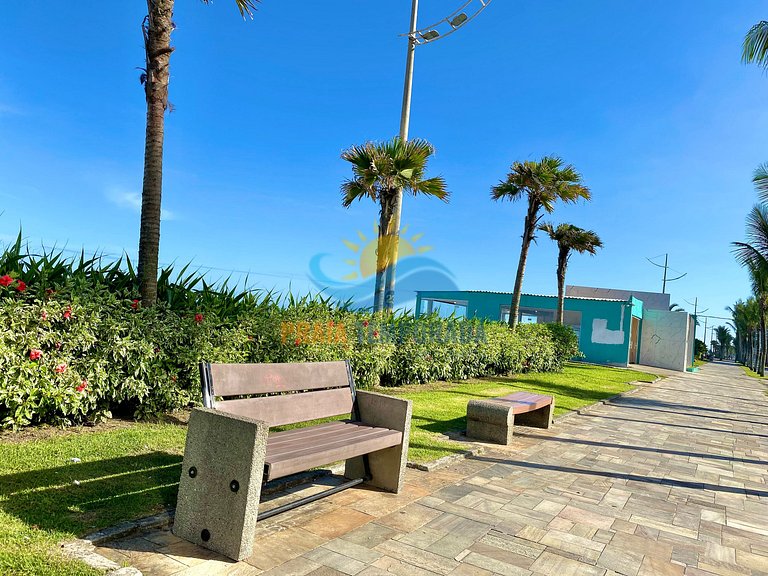 BM103 - Apê Frente a Praia c/ 3 Dorm e Sacada