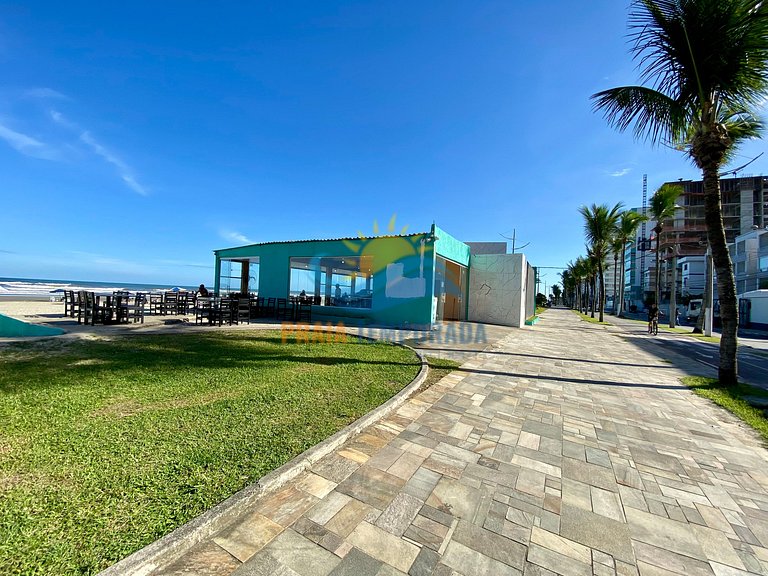 BM103 - Apê Frente a Praia c/ 3 Dorm e Sacada