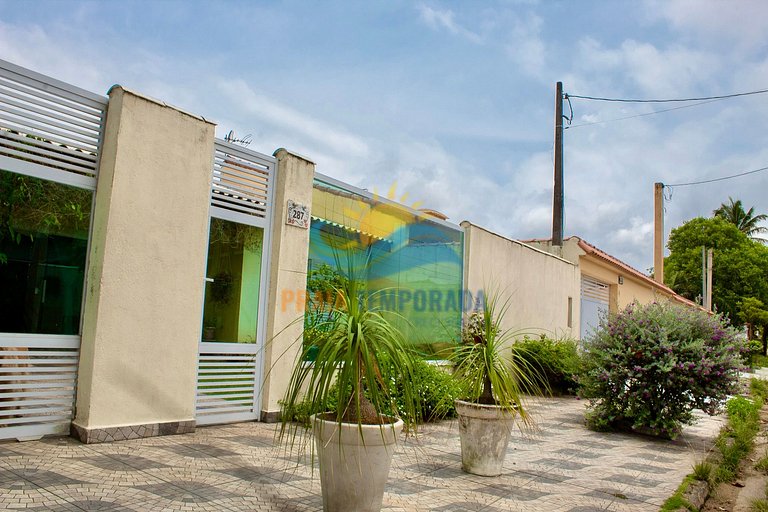 Linda casa em Peruíbe com churrasqueira e fogão a lenha