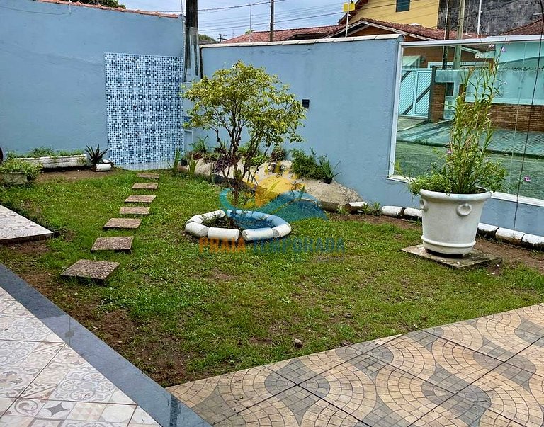 Linda casa em Peruíbe com churrasqueira e fogão a lenha