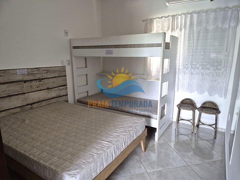 Apartamento 03-B de 1 dormitório para 5 pessoas a duas quadr